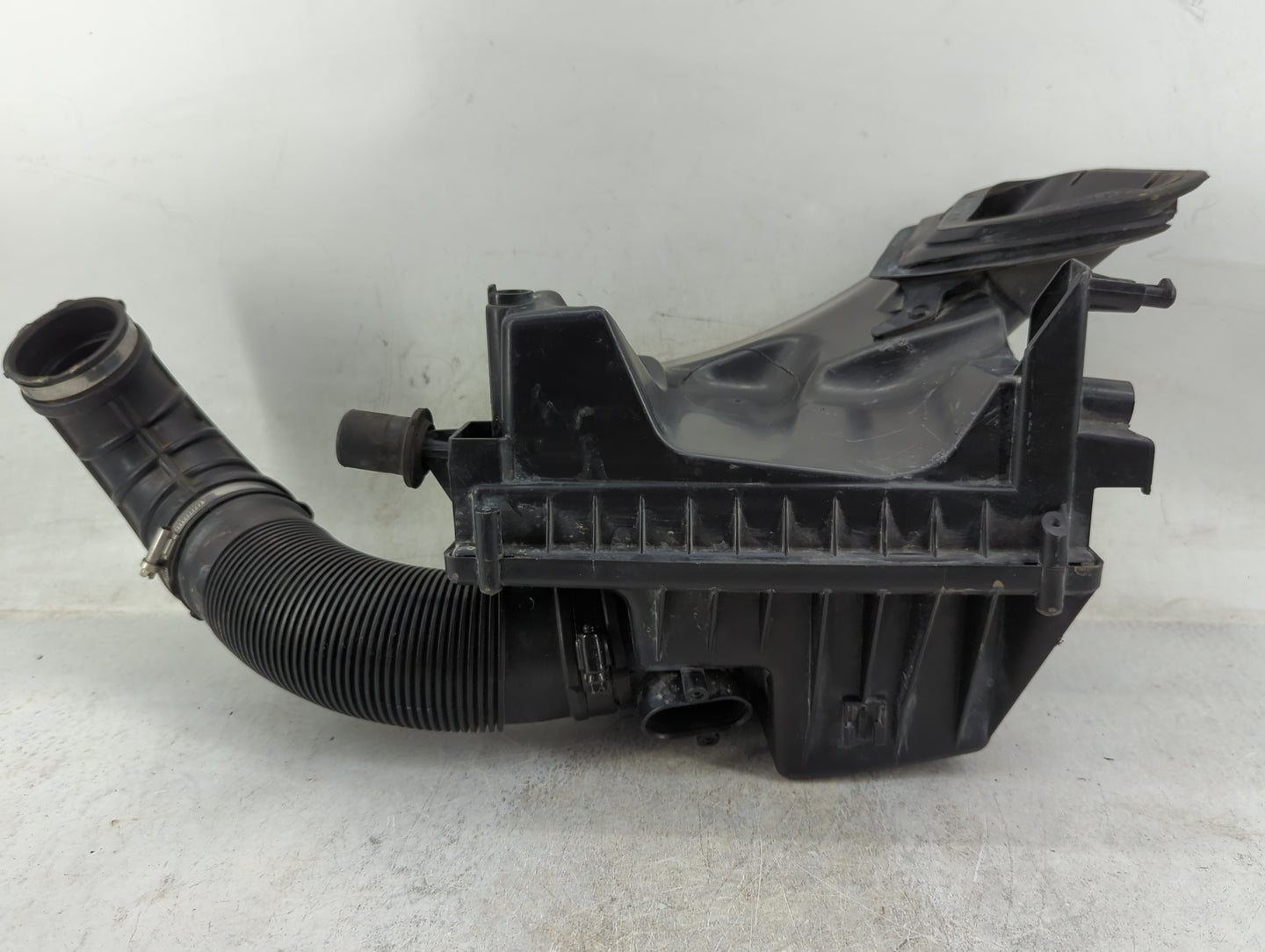 2012 Chevrolet Cruze Air Cleaner Intake Duct Hose Tube 921427 - Oemusedautoparts1.com