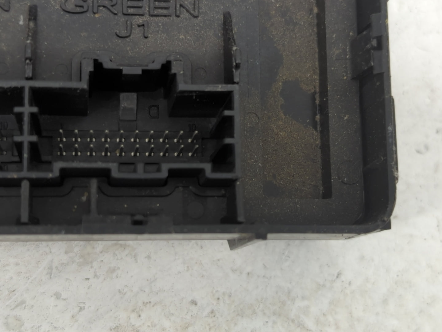 2013-2016 Chevrolet Cruze Body Control Module Bcm Inner Cabin Fuse Box 926490 - Oemusedautoparts1.com