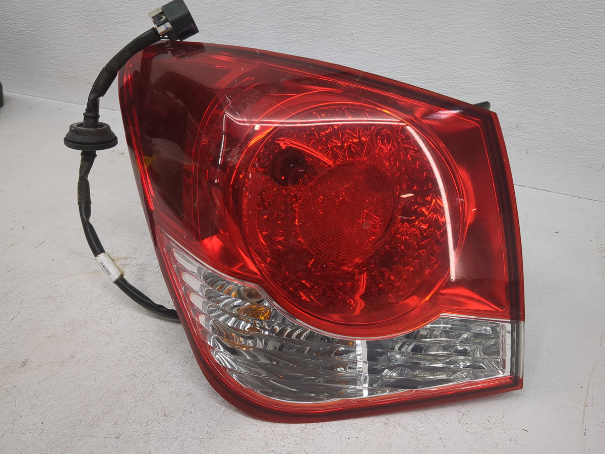0 Chevrolet Cruze Limited Tail Light Assembly Driver Left OEM Fits Fits 211 2012 2013 2014 2015 2016 OEM Used Auto Parts - O