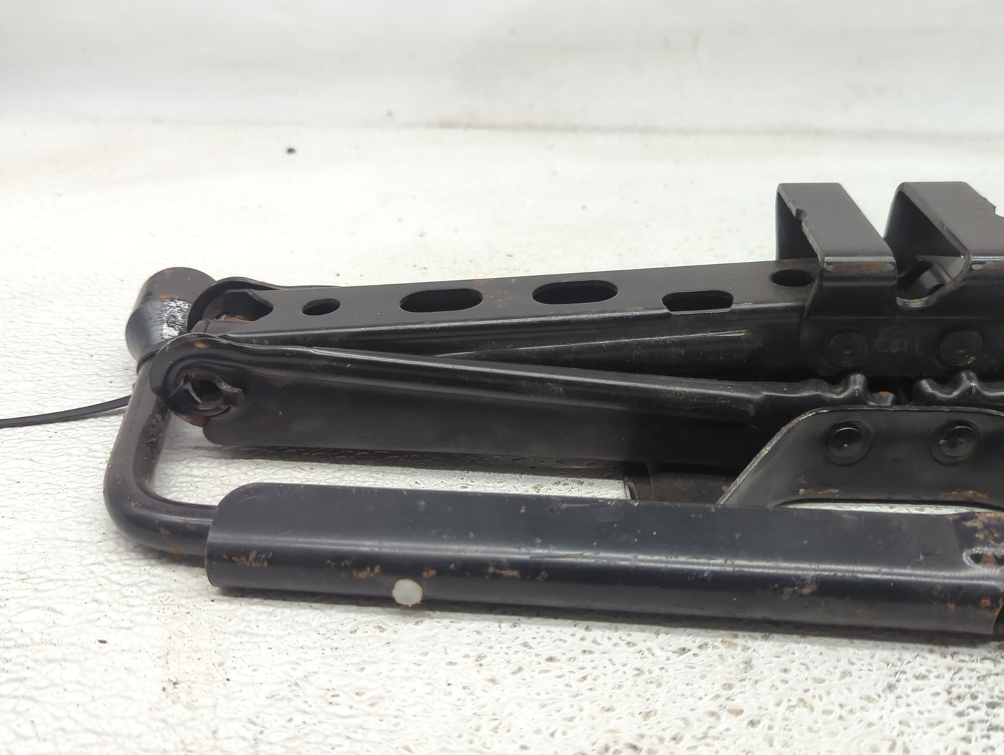 2010 Chevrolet Equinox Spare Scissor Car Jack 1072429 - Oemusedautoparts1.com