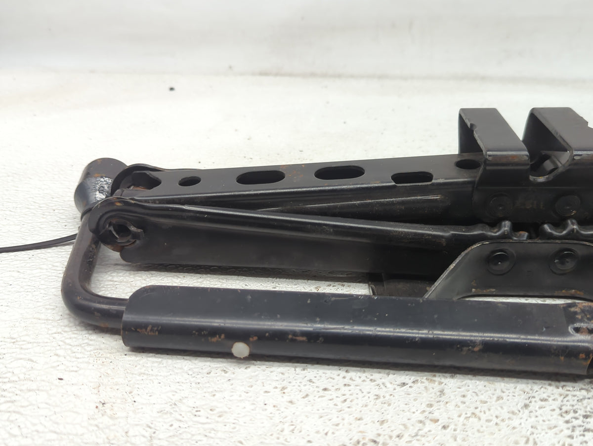 2010 Chevrolet Equinox Spare Scissor Car Jack 1072429 - Oemusedautoparts1.com