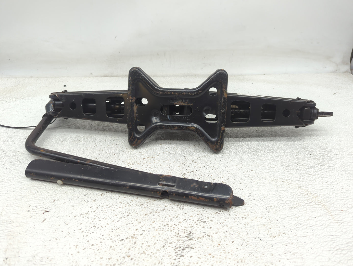 2010 Chevrolet Equinox Spare Scissor Car Jack - Oemusedautoparts1.com