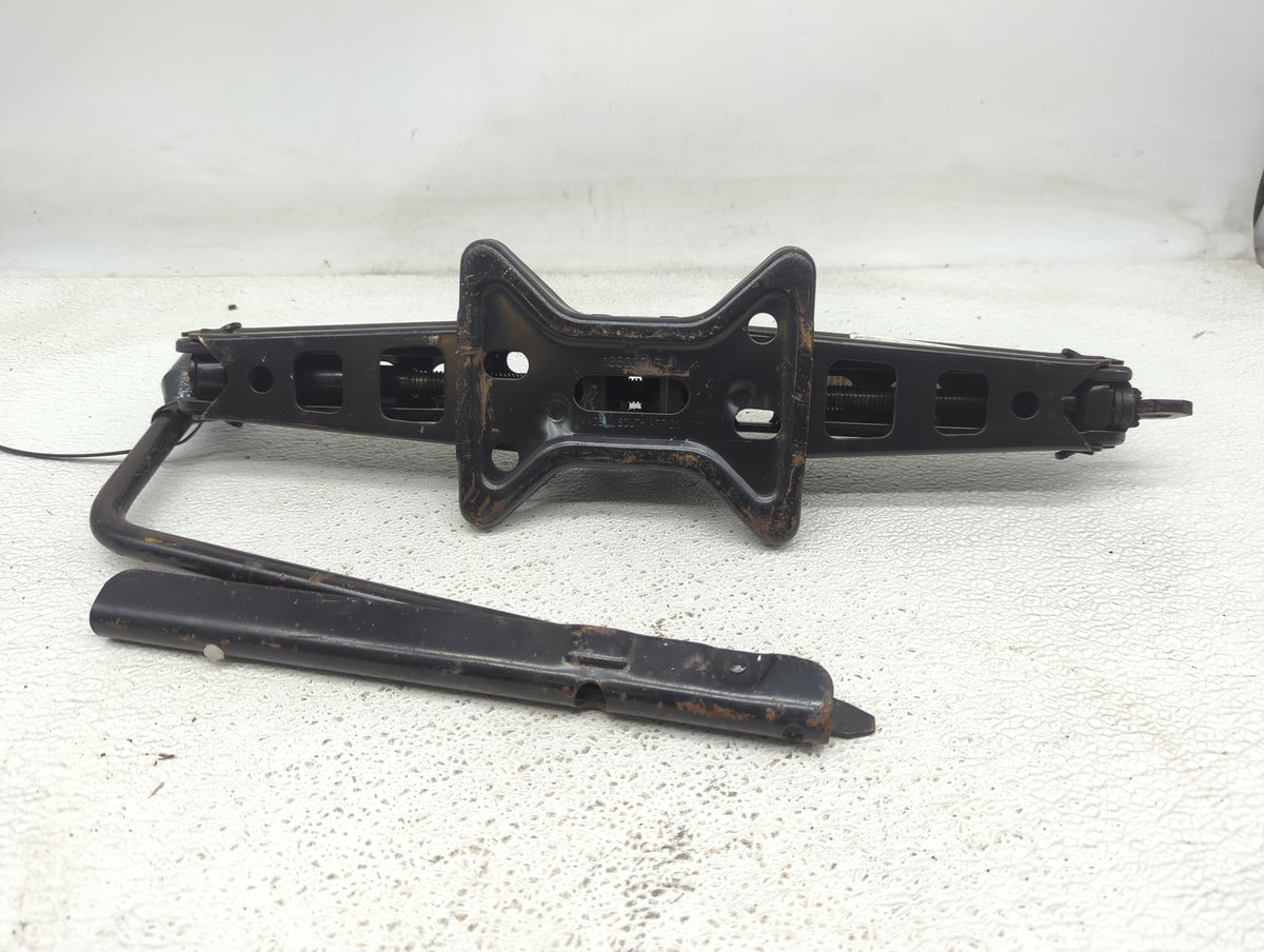 2010 Chevrolet Equinox Spare Scissor Car Jack 1072429 - Oemusedautoparts1.com