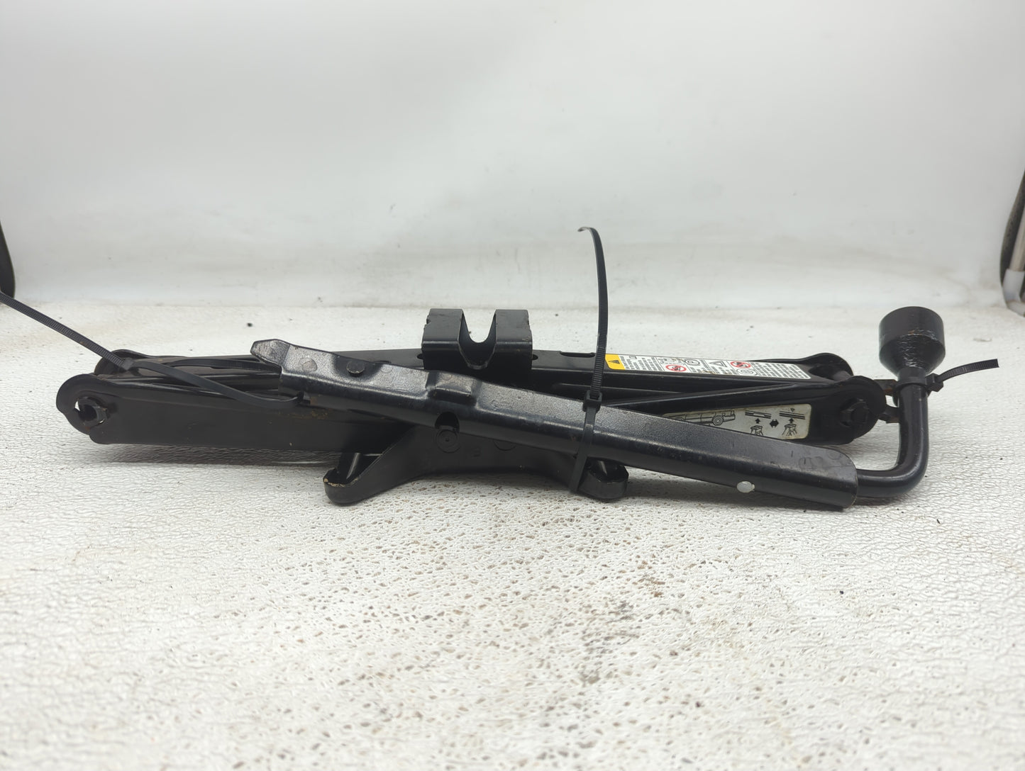 2010 Chevrolet Equinox Spare Scissor Car Jack 1074142 - Oemusedautoparts1.com