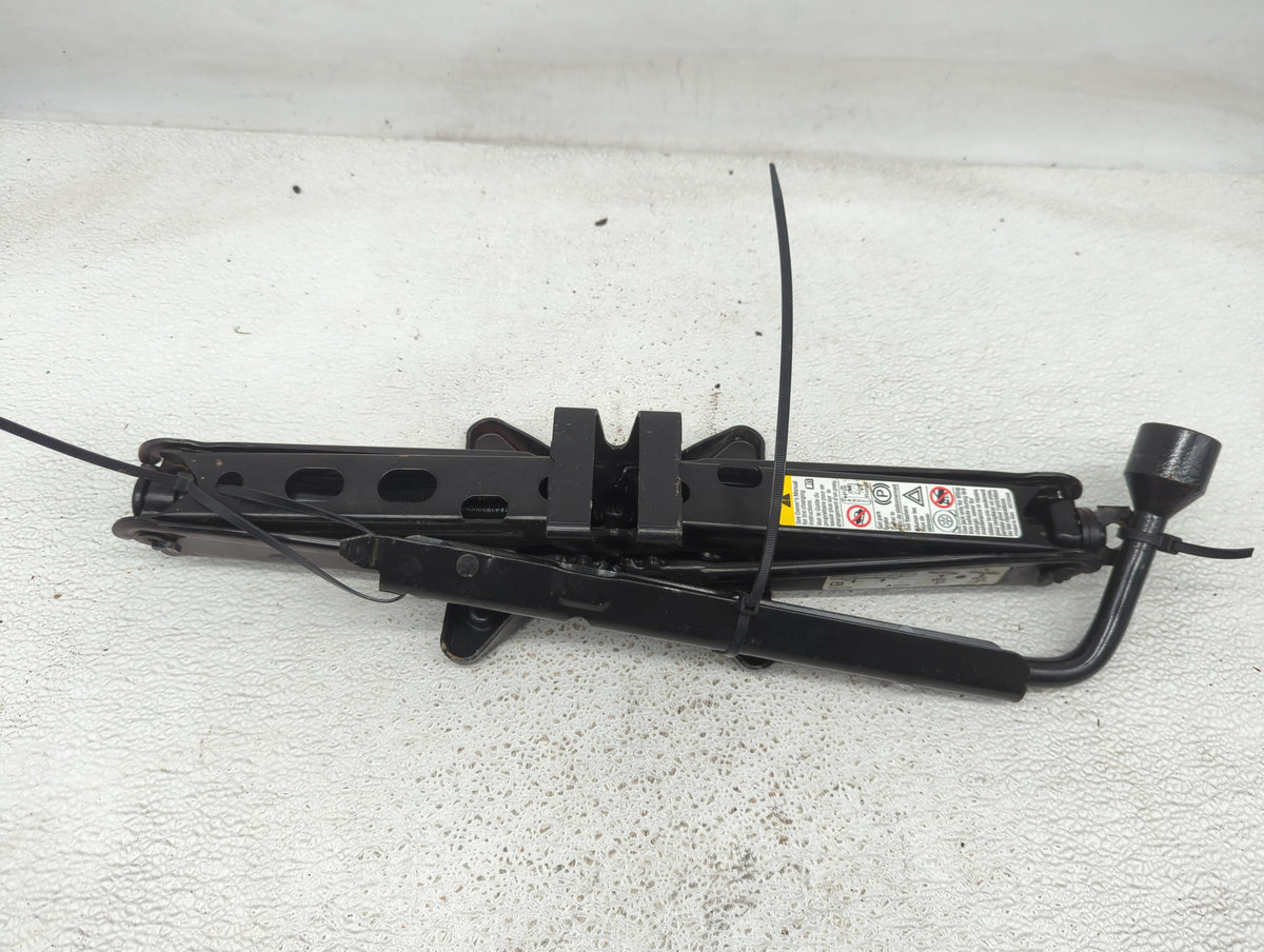 2010 Chevrolet Equinox Spare Scissor Car Jack 1074142 - Oemusedautoparts1.com