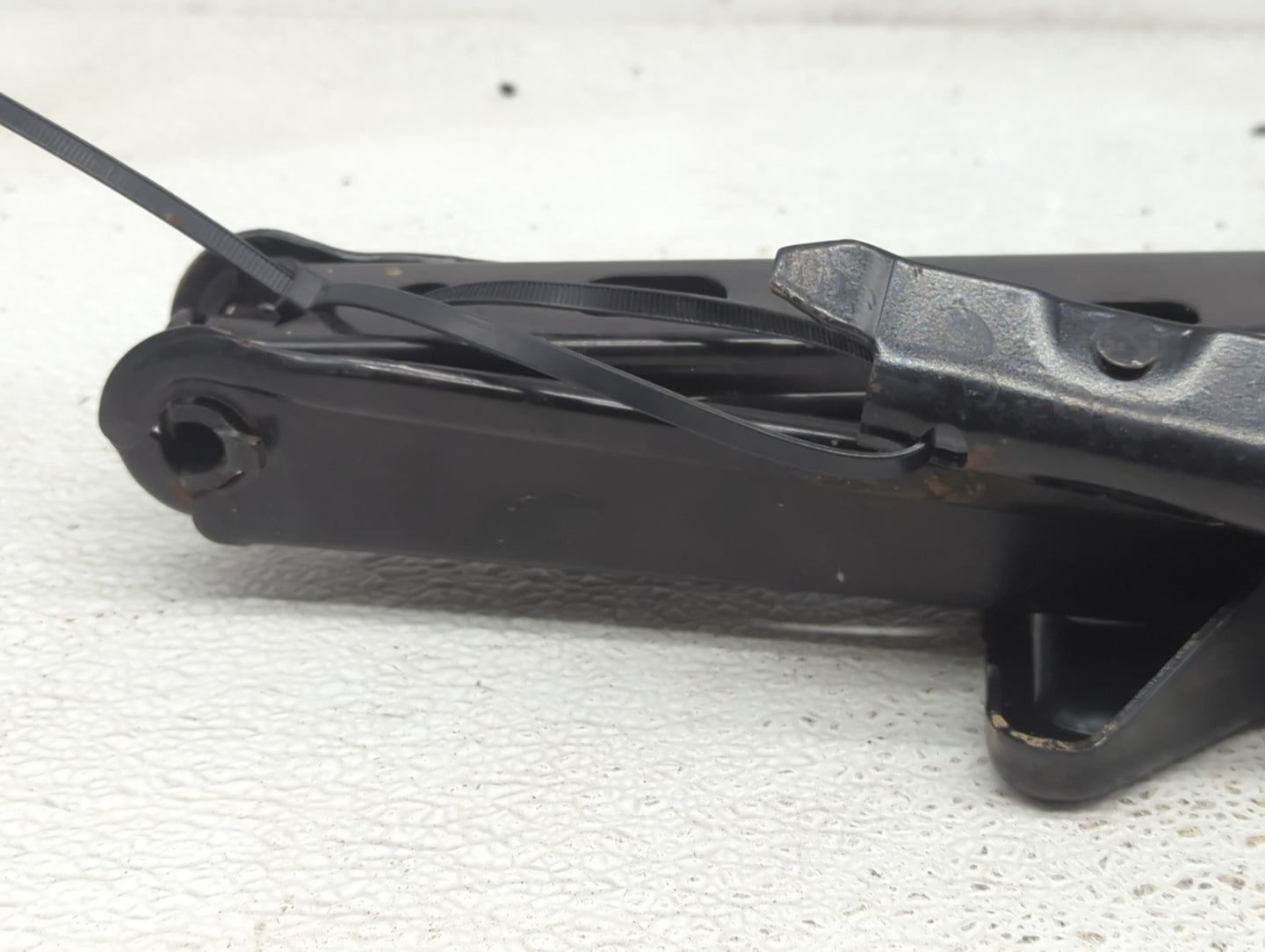 2010 Chevrolet Equinox Spare Scissor Car Jack - Oemusedautoparts1.com