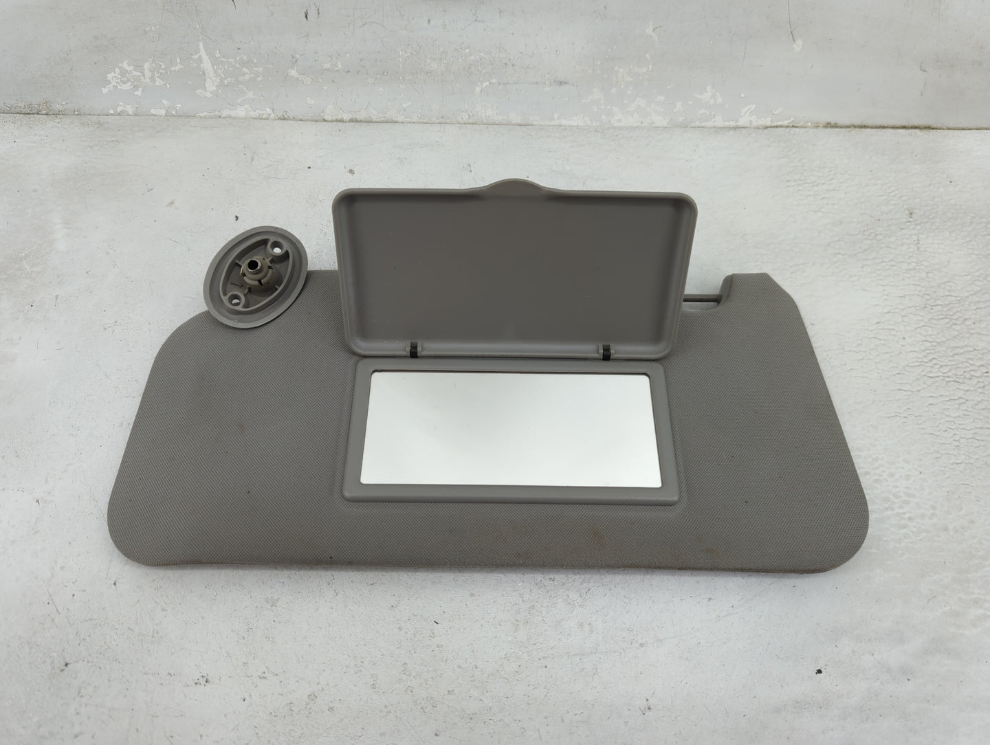 2005-2009 Chevrolet Equinox Sun Visor Shade Replacement Driver Left Mirror Fits Fits 2005 2006 2007 2008 2009 OEM Used Auto 