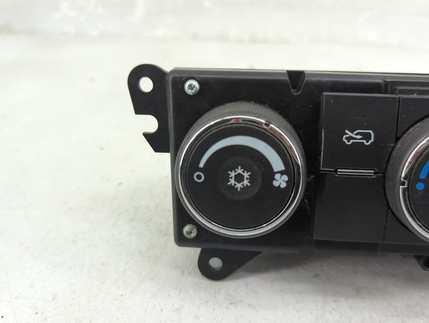 2007-2009 Chevrolet Equinox Climate Control Module Temperature AC/Heater Replacement Fits Fits 2007 2008 2009 OEM Used Auto 