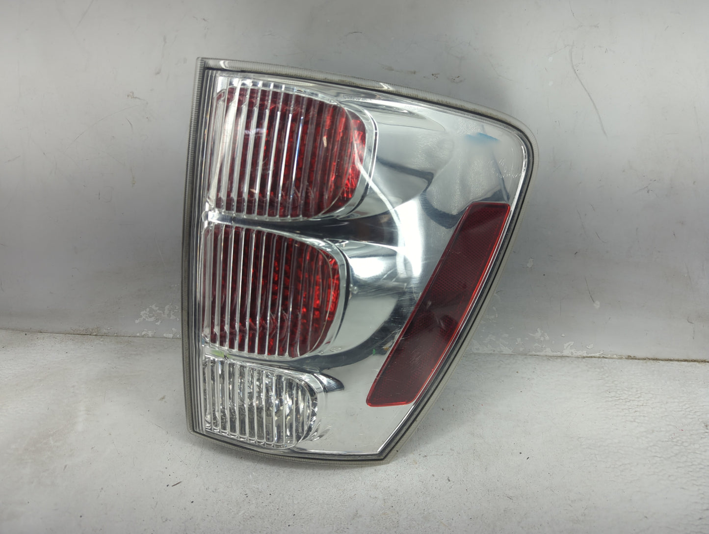 2005-2009 Chevrolet Equinox Tail Light Assembly Passenger Right OEM Fits Fits 2005 2006 2007 2008 2009 OEM Used Auto Parts -