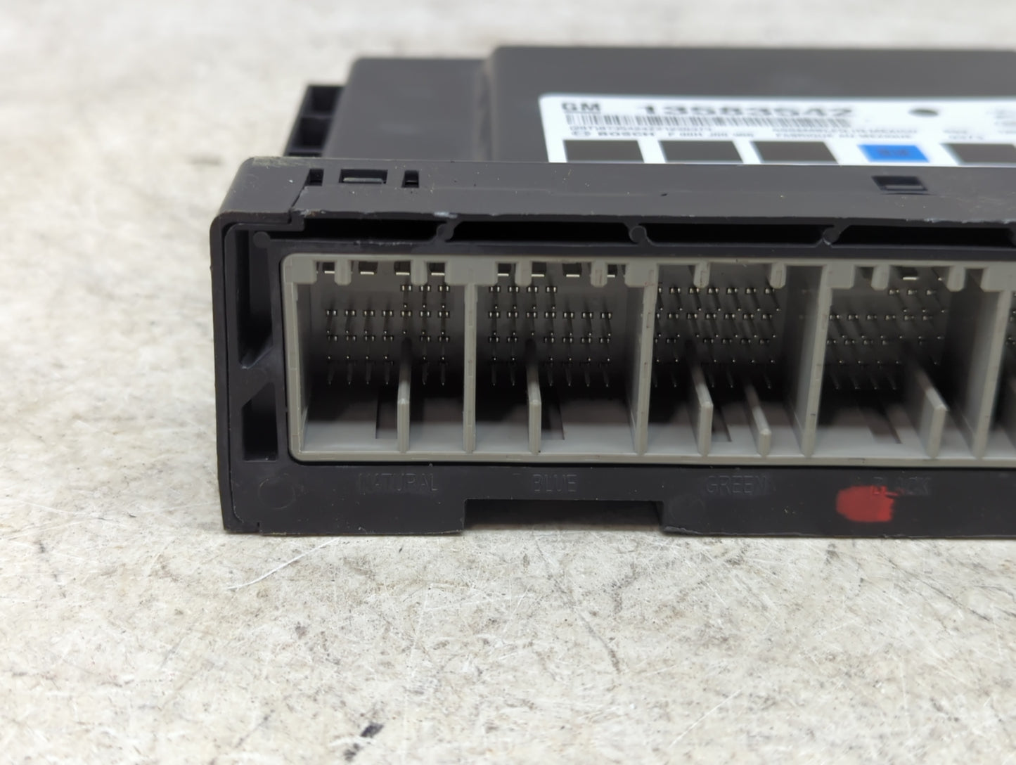 2010-2014 Chevrolet Equinox Body Control Module Bcm Inner Cabin Fuse Box - Oemusedautoparts1.com