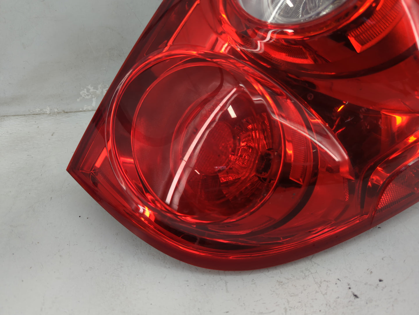 2010-2015 Chevrolet Equinox Tail Light Assembly Passenger Right OEM Fits Fits 2010 2011 2012 2013 2014 2015 OEM Used Auto Pa
