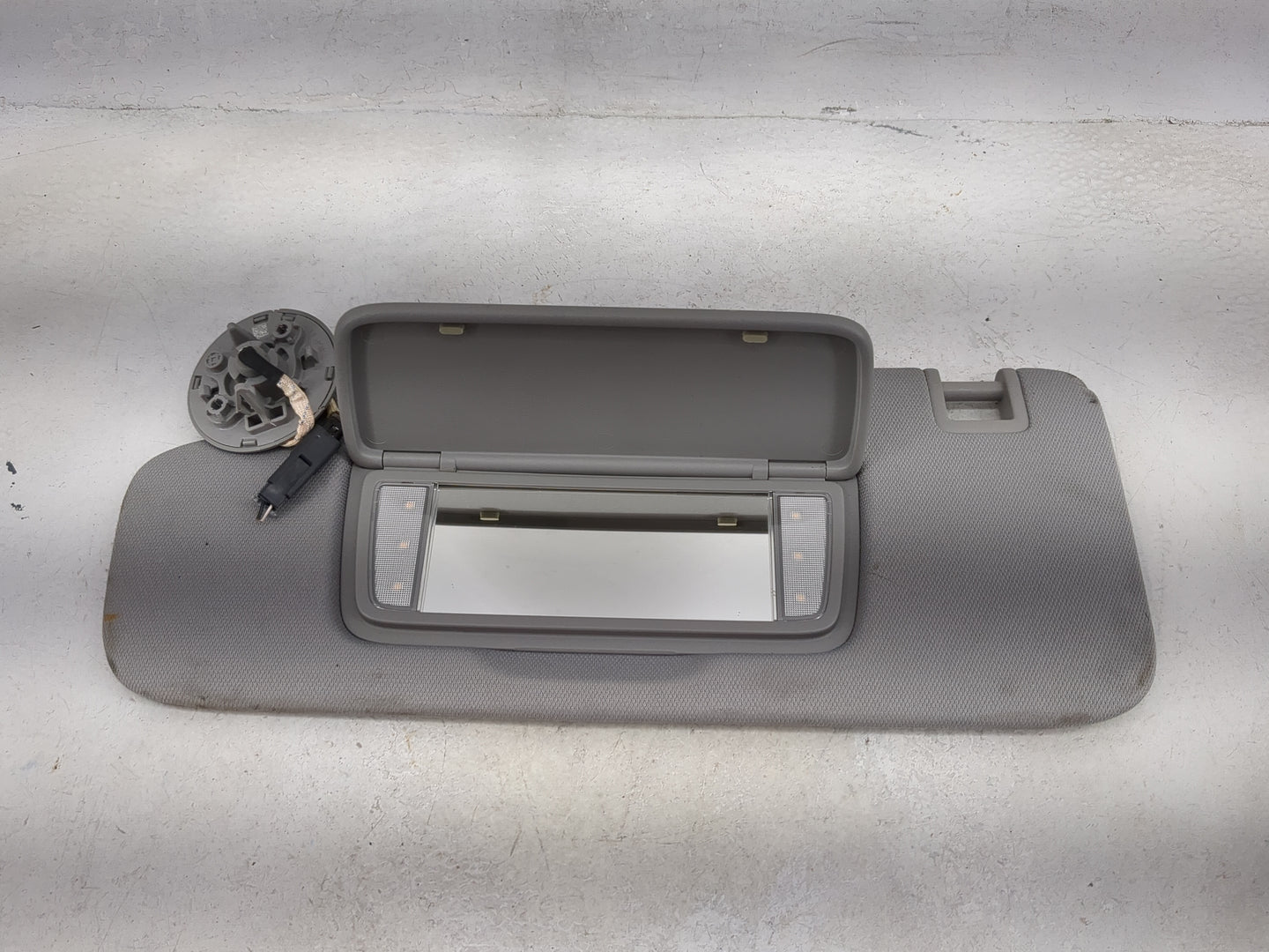 2020-2022 Chevrolet Equinox Sun Visor Shade Replacement Driver Left Mirror Fits Fits 2020 2021 2022 OEM Used Auto Parts - Oe
