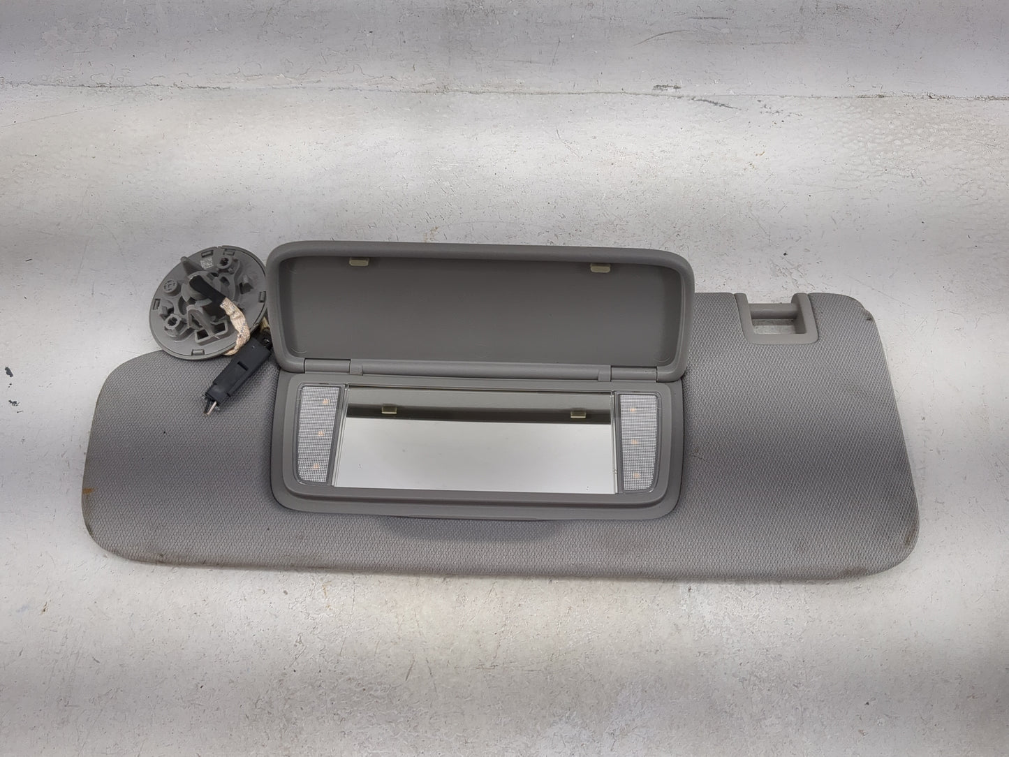 2020-2022 Chevrolet Equinox Sun Visor Shade Replacement Driver Left Mirror Fits Fits 2020 2021 2022 OEM Used Auto Parts - Oe