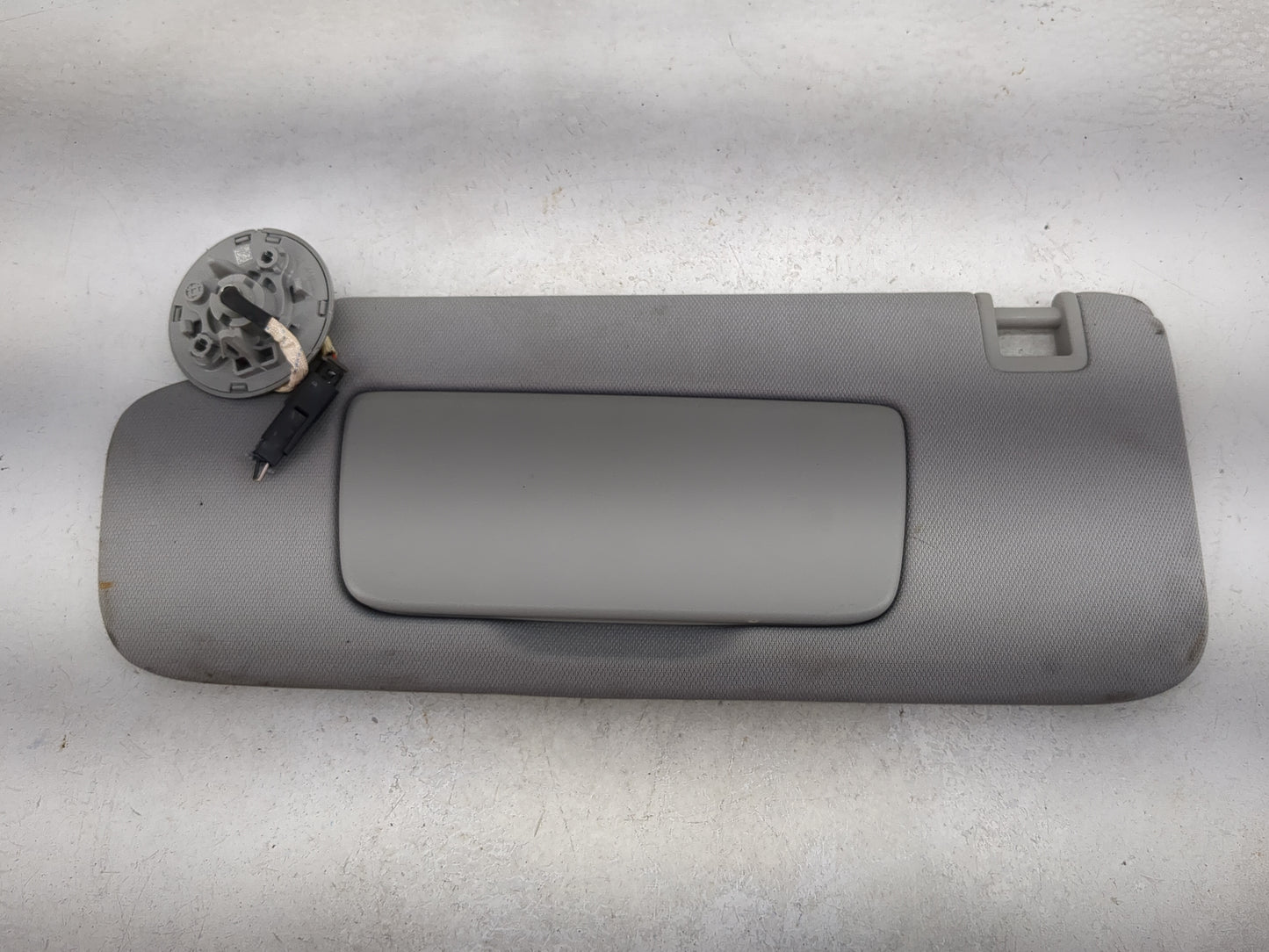 2020-2022 Chevrolet Equinox Sun Visor Shade Replacement Driver Left Mirror Fits Fits 2020 2021 2022 OEM Used Auto Parts - Oe