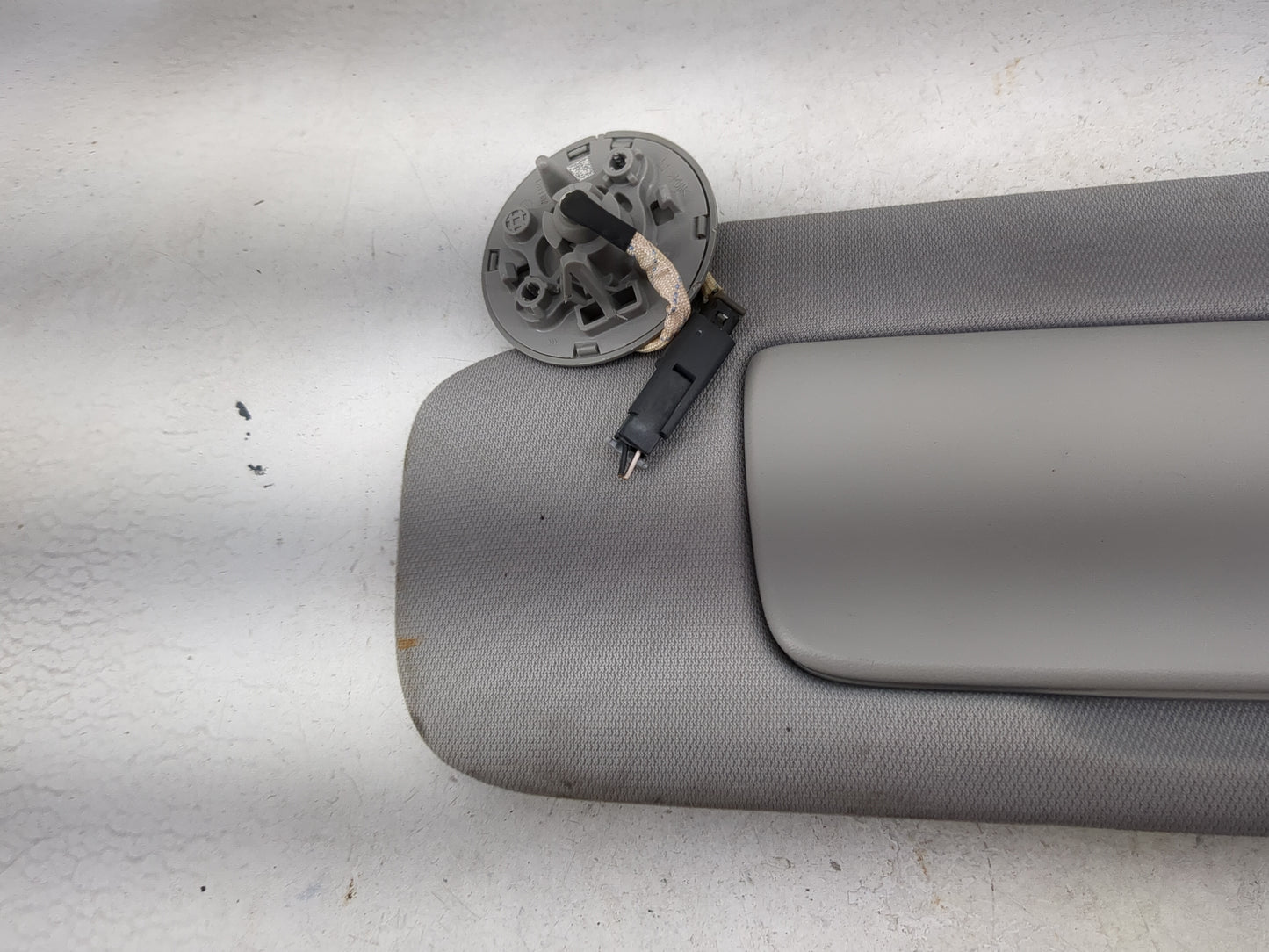 2020-2022 Chevrolet Equinox Sun Visor Shade Replacement Driver Left Mirror Fits Fits 2020 2021 2022 OEM Used Auto Parts - Oe