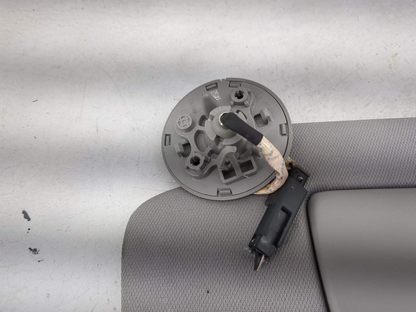 2020-2022 Chevrolet Equinox Sun Visor Shade Replacement Driver Left Mirror Fits Fits 2020 2021 2022 OEM Used Auto Parts - Oe