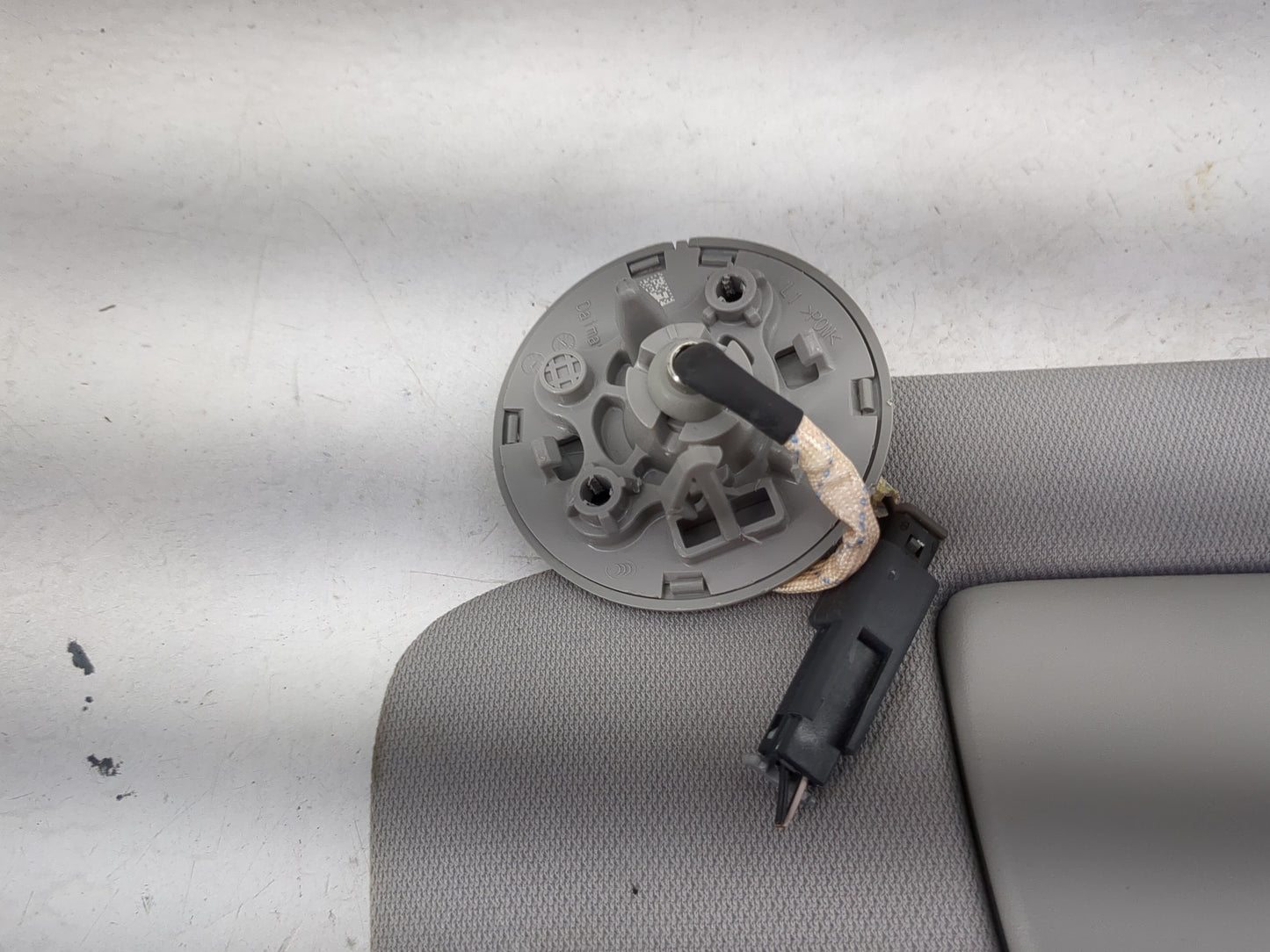 2020-2022 Chevrolet Equinox Sun Visor Shade Replacement Driver Left Mirror Fits Fits 2020 2021 2022 OEM Used Auto Parts - Oe