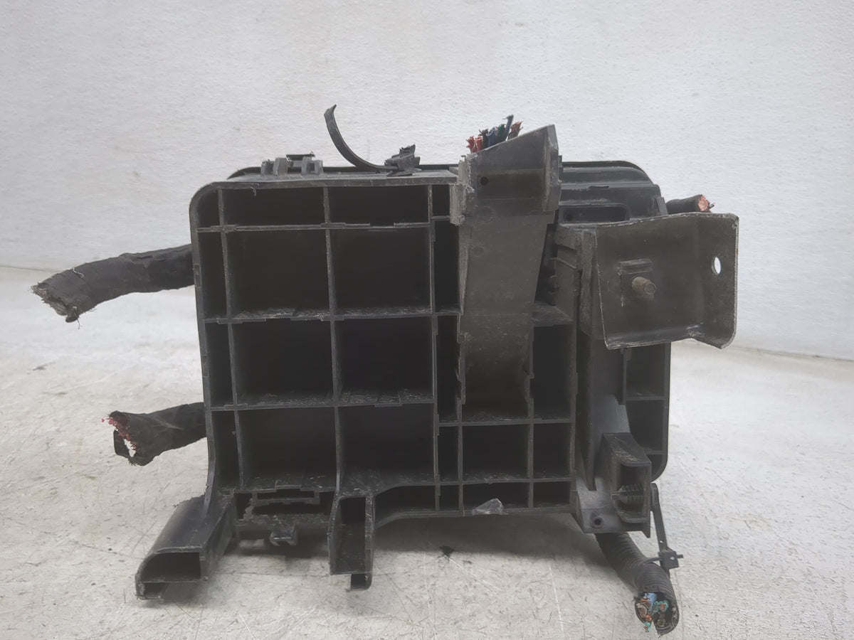 2013-2016 Chevrolet Equinox Fusebox Fuse Box Panel Relay Module Fits Fits 2013 2014 2015 2016 OEM Used Auto Parts - Oemuseda