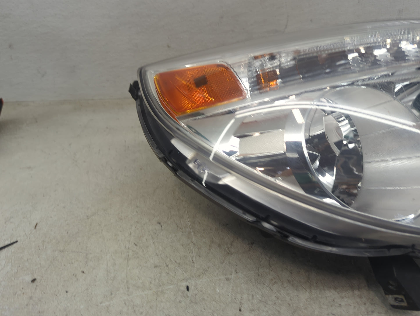 2010 Chevrolet Equinox Passenger Right Oem Head Light Headlight Lamp 5032819 - Oemusedautoparts1.com