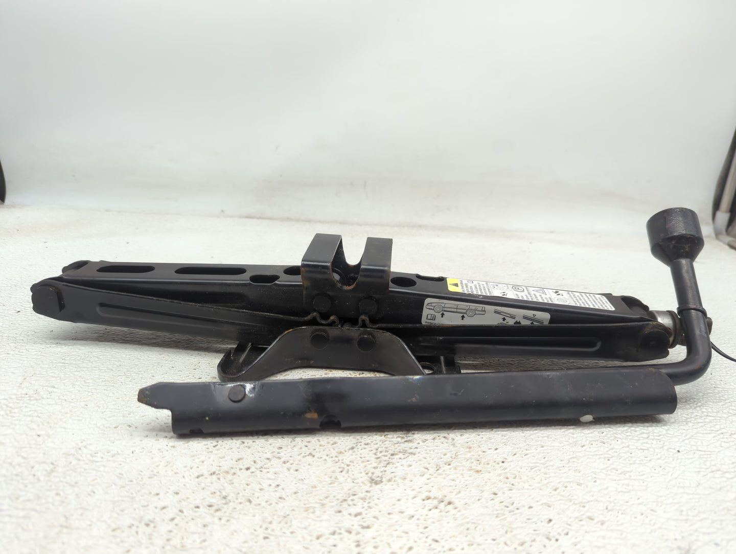 2015 Chevrolet Equinox Spare Scissor Car Jack 937450 - Oemusedautoparts1.com