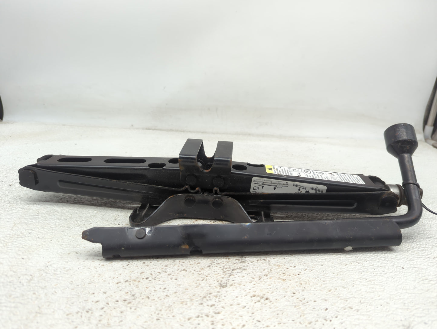 2015 Chevrolet Equinox Spare Scissor Car Jack 937450 - Oemusedautoparts1.com