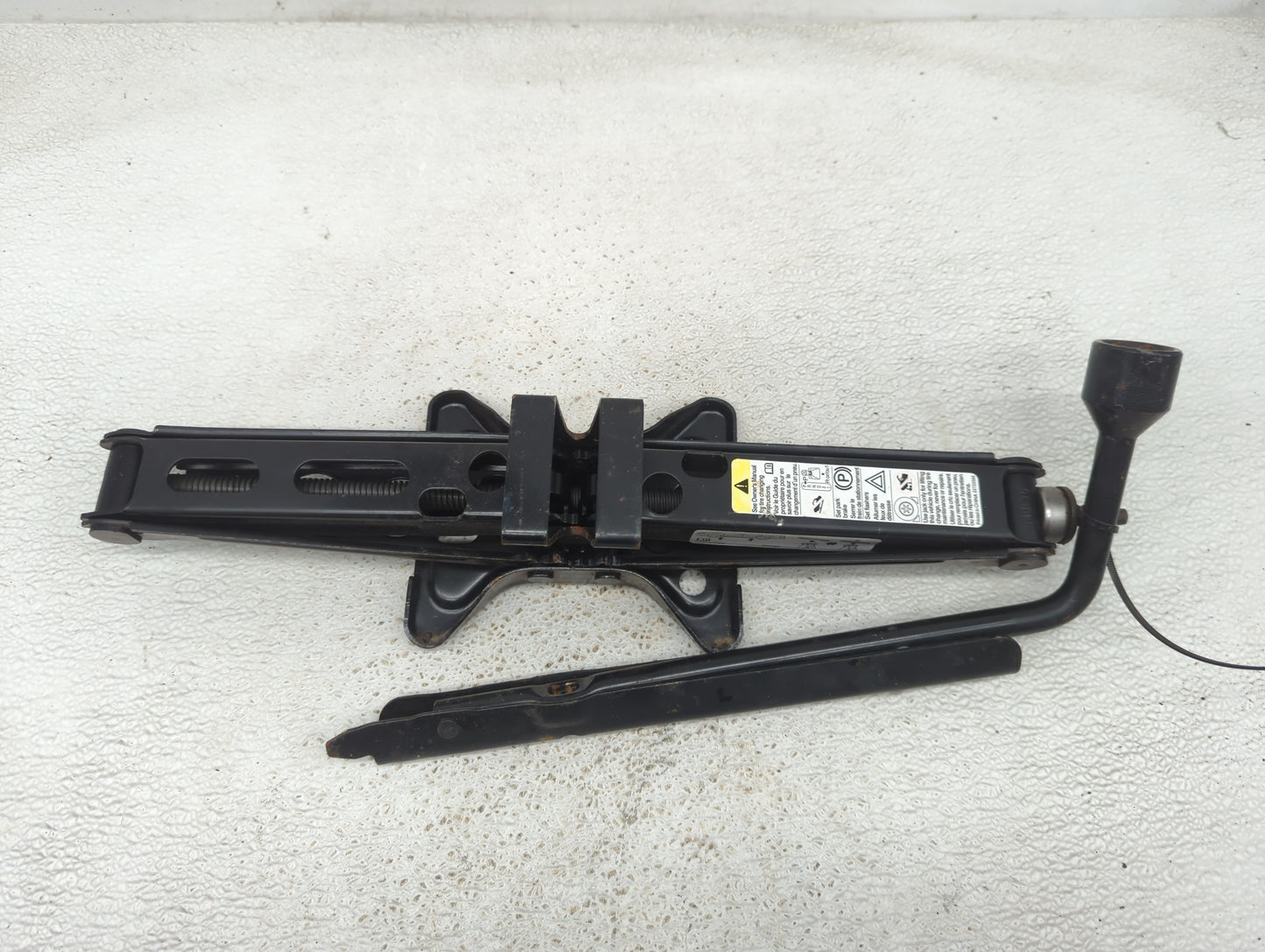 2015 Chevrolet Equinox Spare Scissor Car Jack 937450 - Oemusedautoparts1.com
