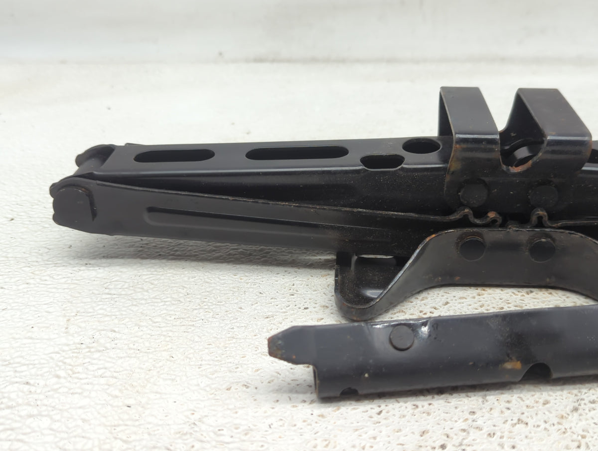 2015 Chevrolet Equinox Spare Scissor Car Jack 937450 - Oemusedautoparts1.com