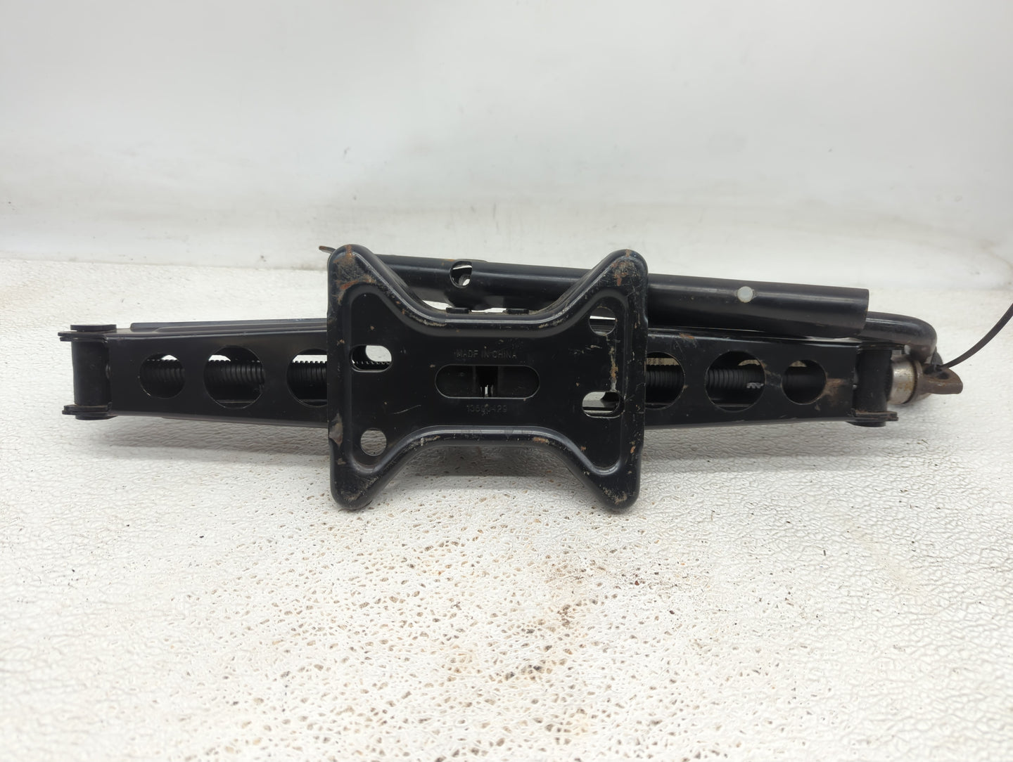 2015 Chevrolet Equinox Spare Scissor Car Jack 937450 - Oemusedautoparts1.com