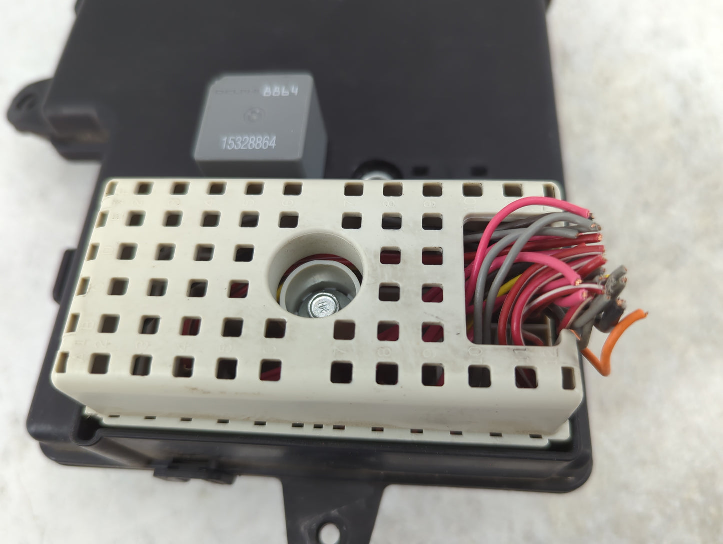 2010-2011 Chevrolet Hhr Body Control Module Bcm Inner Cabin Fuse Box 1152833 - Oemusedautoparts1.com
