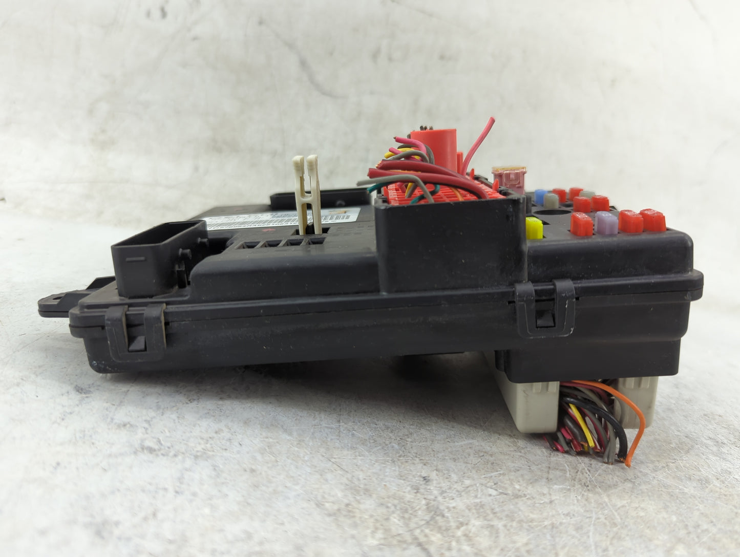 2010-2011 Chevrolet Hhr Body Control Module Bcm Inner Cabin Fuse Box 1152833 - Oemusedautoparts1.com