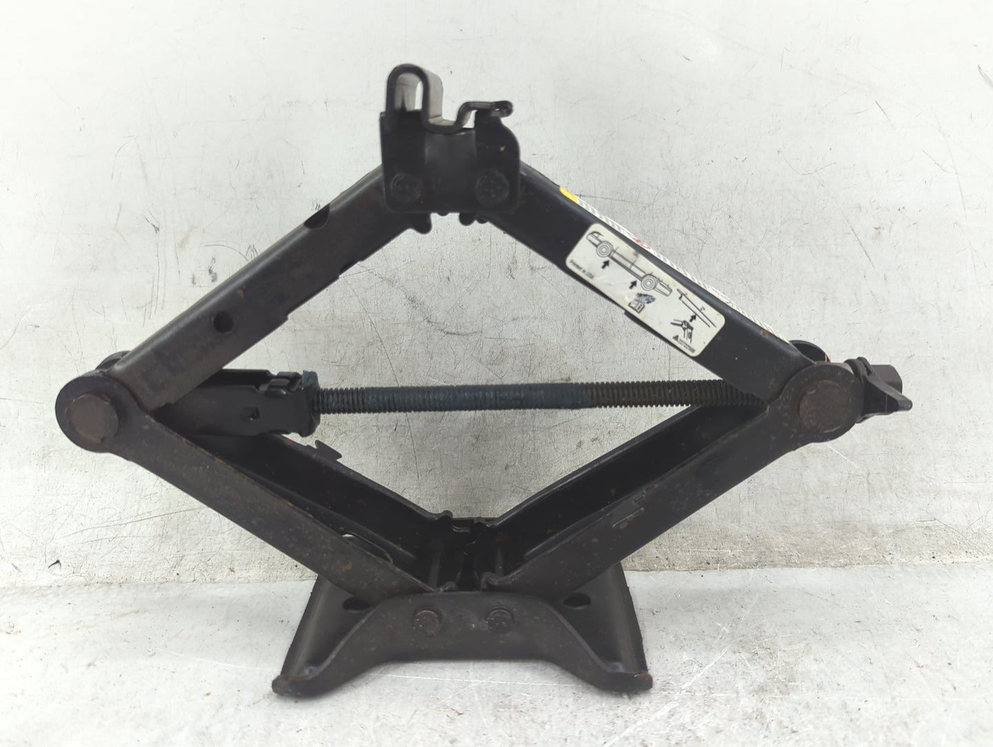 2006 Chevrolet Hhr Spare Scissor Car Jack 5026424 - Oemusedautoparts1.com