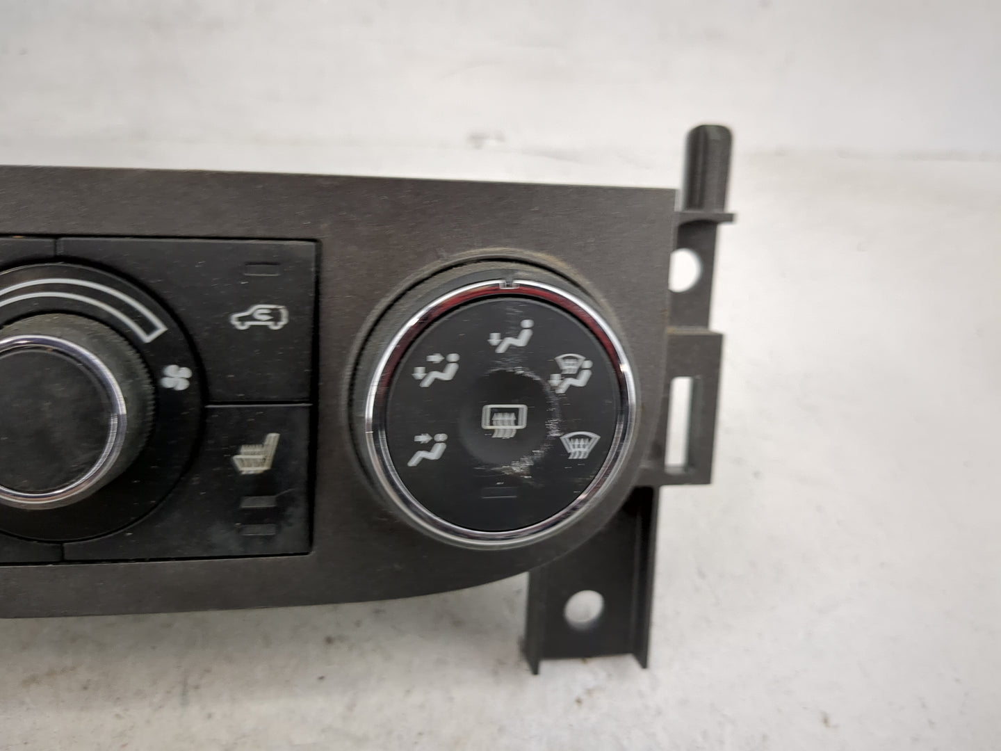 2006 Chevrolet Hhr Climate Control Module Temperature AC/Heater Replacement Fits OEM Used Auto Parts - Oemusedautoparts1.com