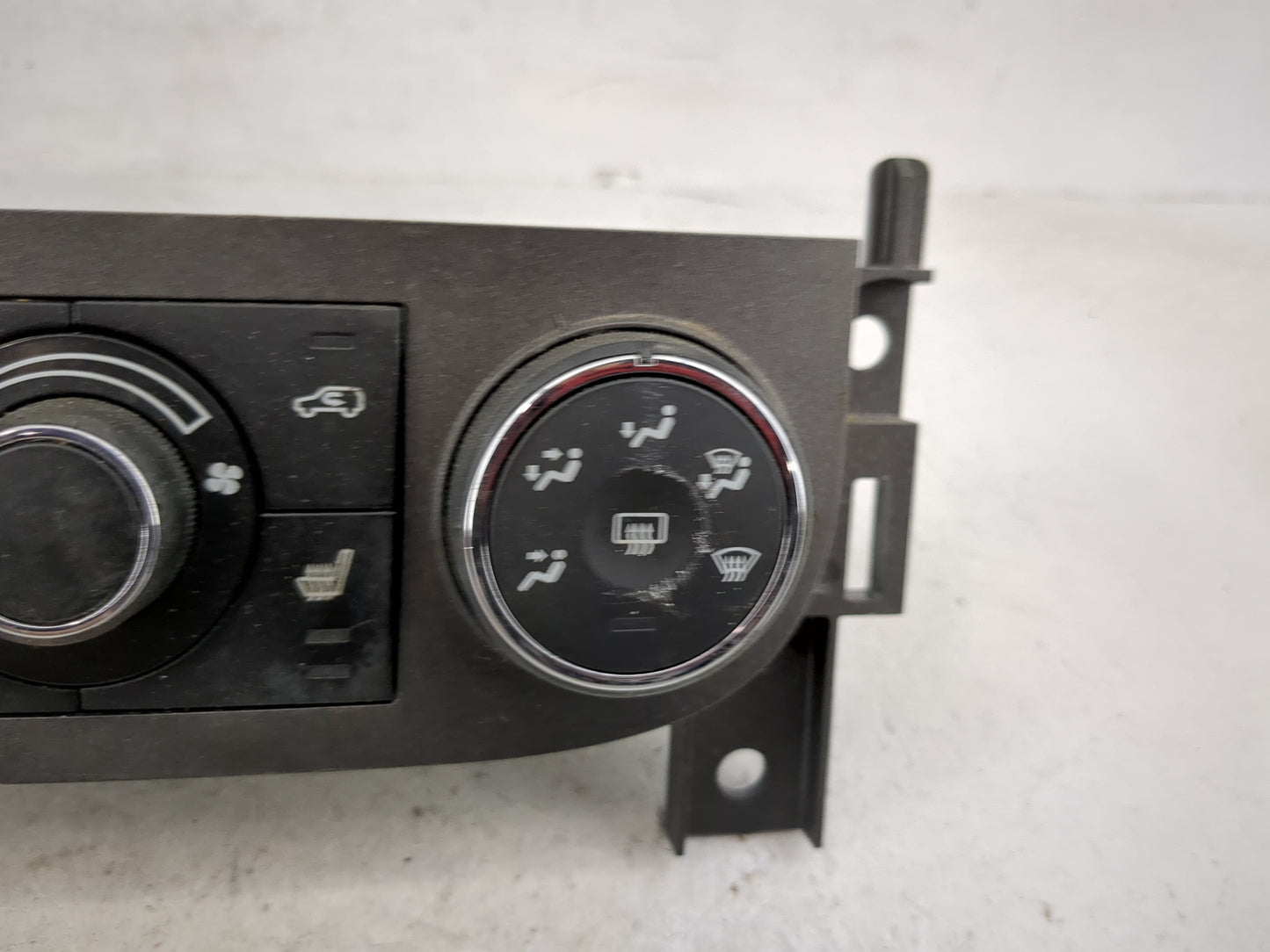 2006 Chevrolet Hhr Climate Control Module Temperature AC/Heater Replacement Fits OEM Used Auto Parts - Oemusedautoparts1.com