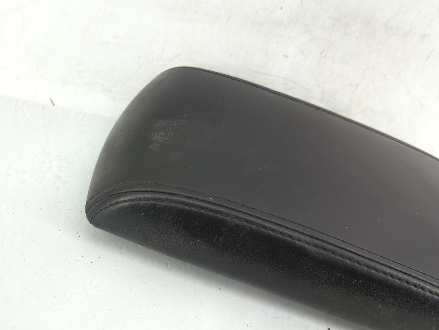 2006 Chevrolet Impala Center Console Armrest Cover Lid Fits OEM Used Auto Parts - Oemusedautoparts1.com