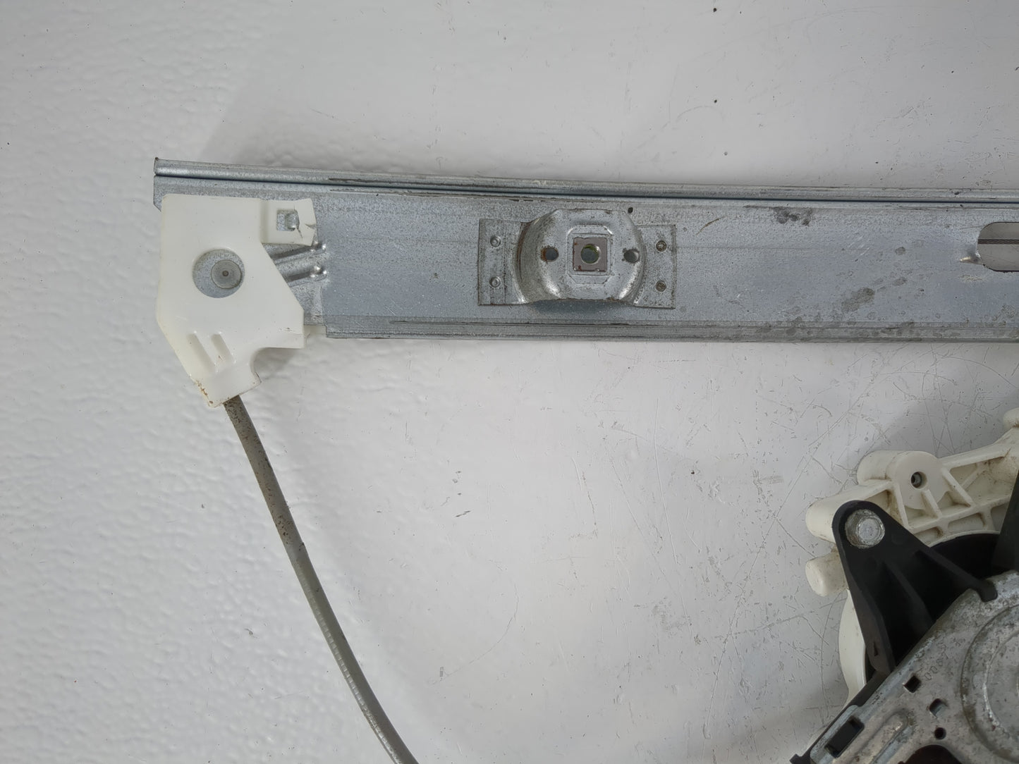 2006-2010 Chevrolet Impala Used Window Regulator Passenger Front 1083596 - Oemusedautoparts1.com