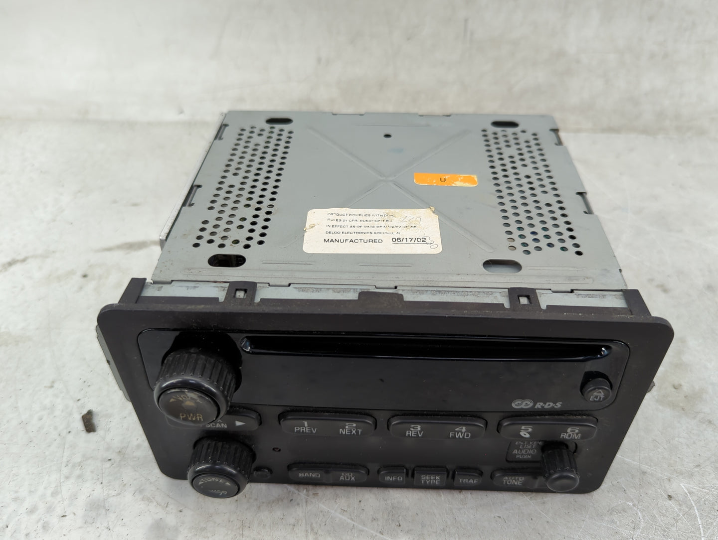 2002-2005 Chevrolet Impala Radio AM FM Cd Player Receiver Replacement Fits Fits 2002 2003 2004 2005 OEM Used Auto Parts - Oe