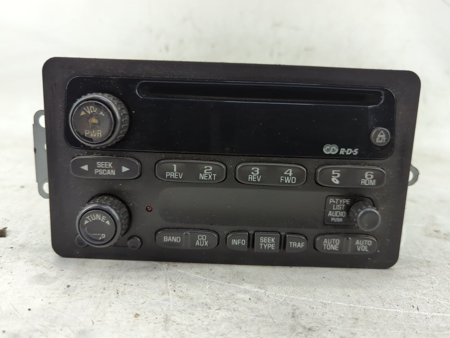 2002-2005 Chevrolet Impala Radio AM FM Cd Player Receiver Replacement Fits Fits 2002 2003 2004 2005 OEM Used Auto Parts - Oe