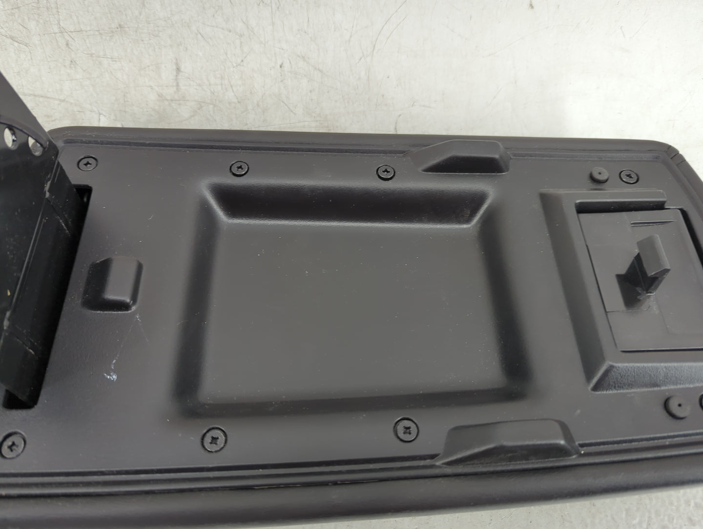 2007-2016 Chevrolet Impala Center Console Armrest Cover Lid Fits Fits 2007 2008 2009 2010 2011 2012 2013 2014 2015 2016 OEM 