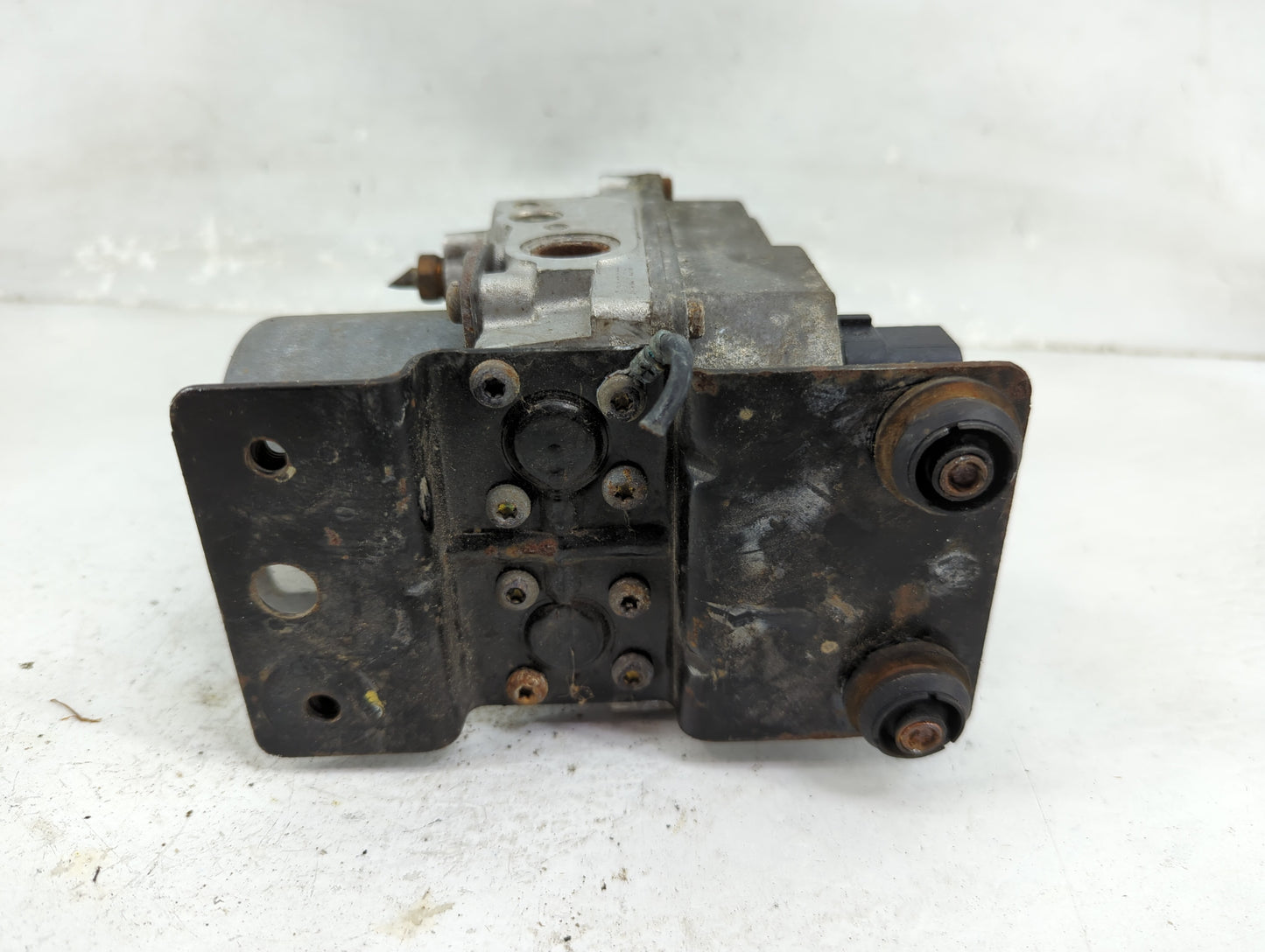 2003-2005 Chevrolet Impala ABS Pump Control Module Replacement Fits Fits 2001 2002 2003 2004 2005 OEM Used Auto Parts - Oemu