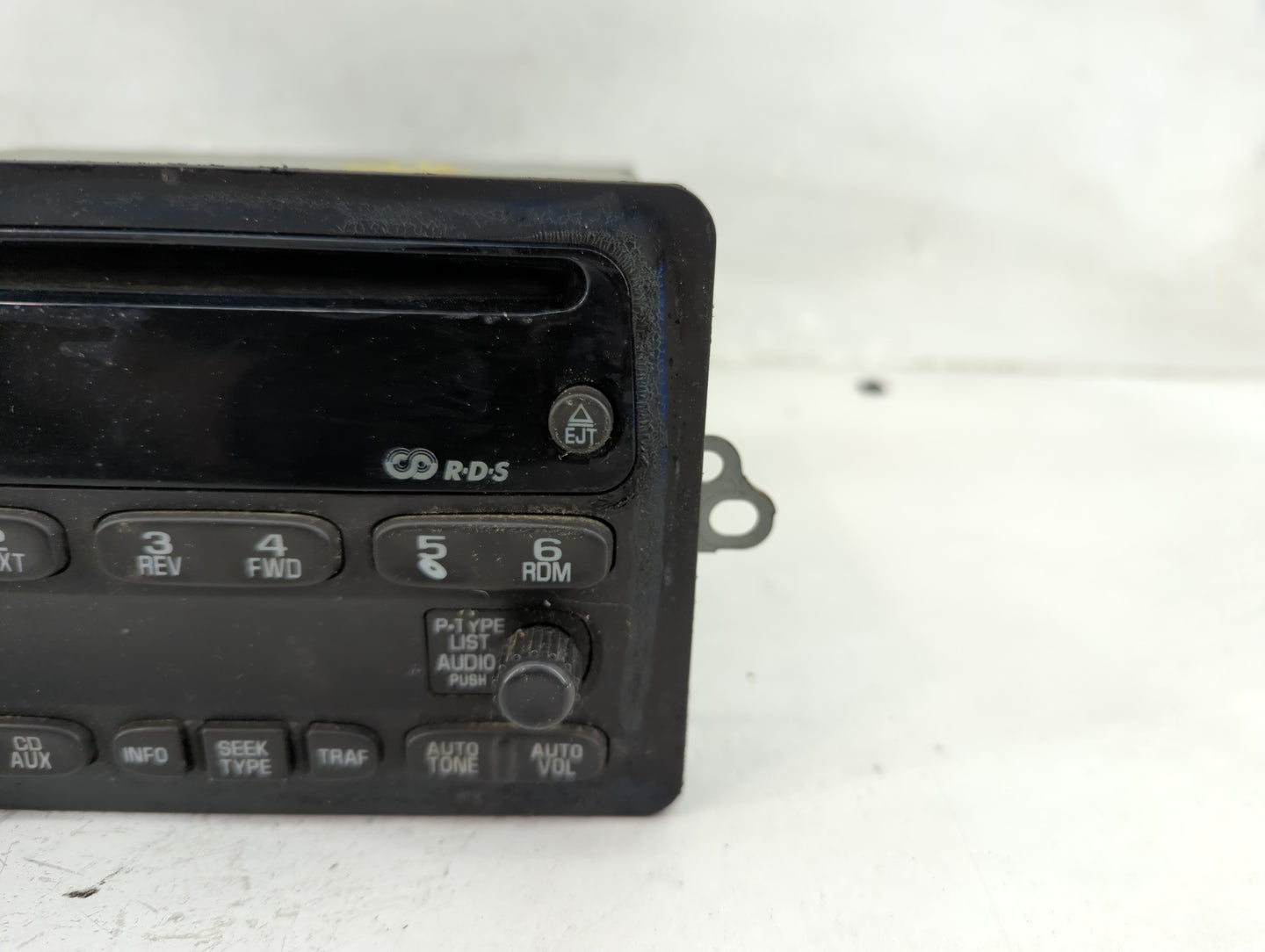 2002-2005 Chevrolet Impala Radio AM FM Cd Player Receiver Replacement Fits Fits 2002 2003 2004 2005 OEM Used Auto Parts - Oe