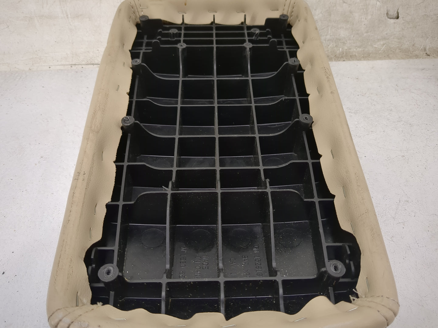 2007-2016 Chevrolet Impala Center Console Armrest Cover Lid Fits Fits 2007 2008 2009 2010 2011 2012 2013 2014 2015 2016 OEM 