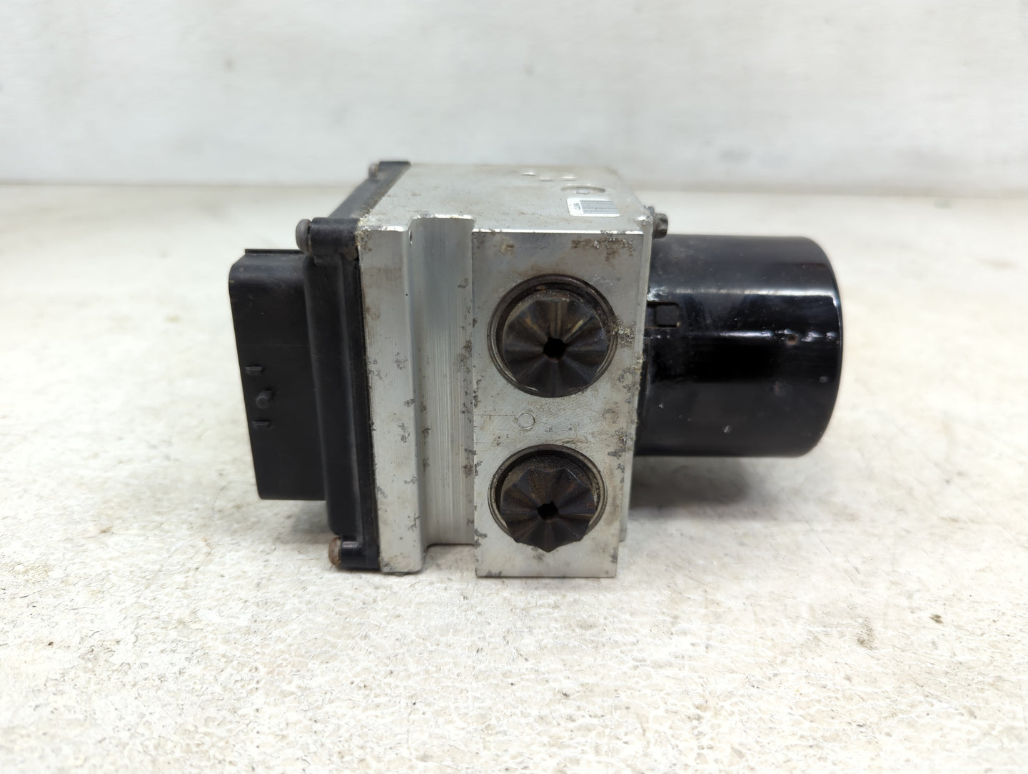 2012-2016 Chevrolet Impala ABS Pump Control Module Replacement Fits Fits 2012 2013 2014 2015 2016 OEM Used Auto Parts - Oemu