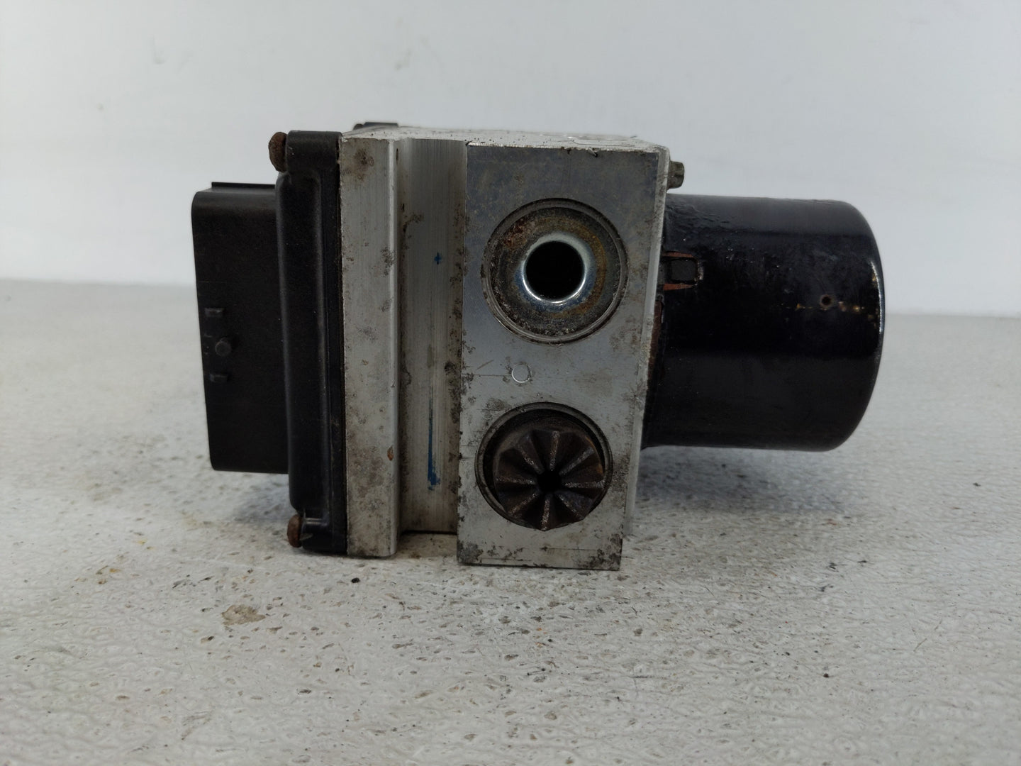 2008-2011 Chevrolet Impala ABS Pump Control Module Replacement Fits Fits 2008 2009 2010 2011 OEM Used Auto Parts - Oemusedau