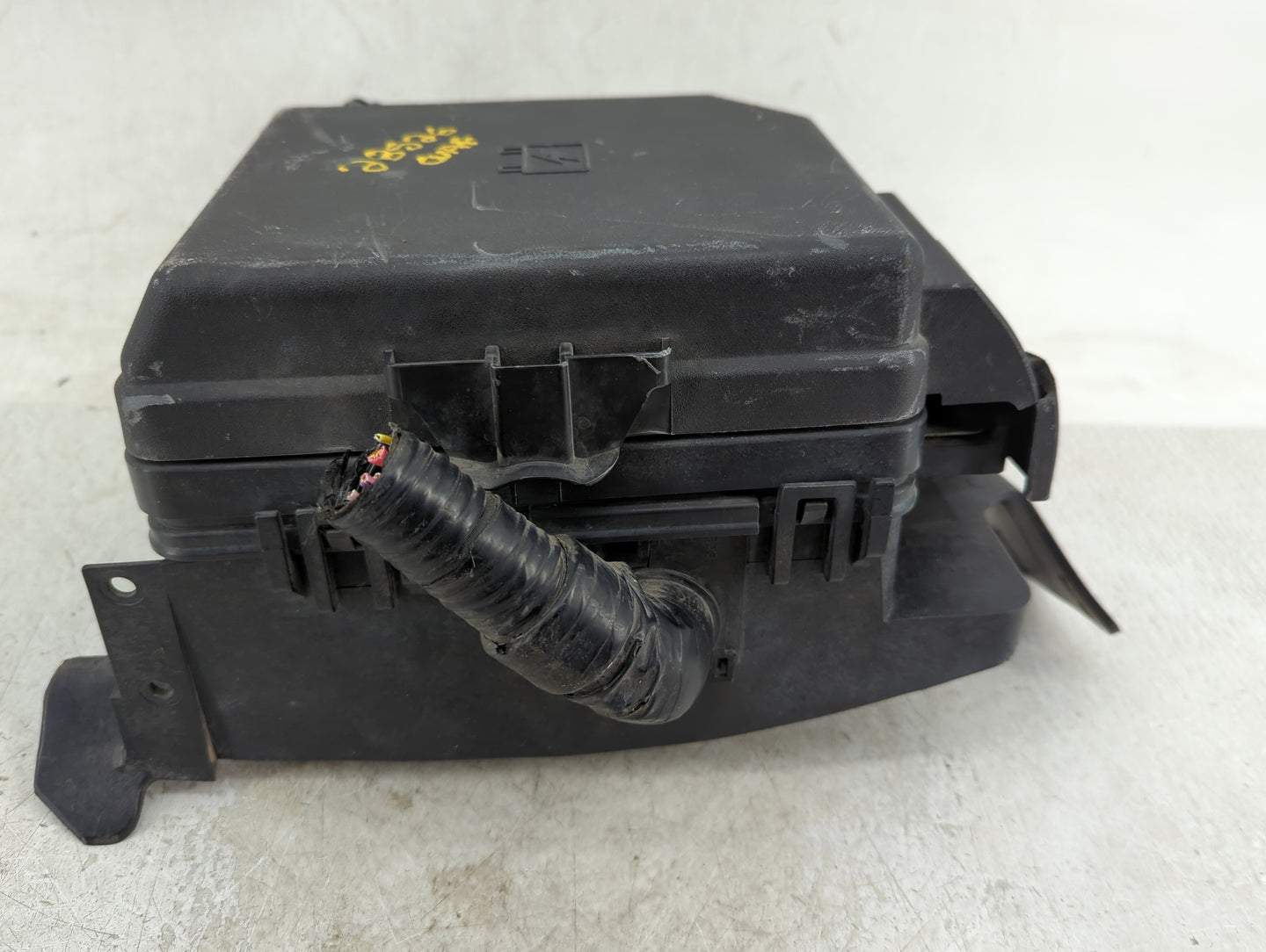 2012-2016 Chevrolet Impala Fusebox Fuse Box Panel Relay Module Fits Fits 2012 2013 2014 2015 2016 OEM Used Auto Parts - Oemu
