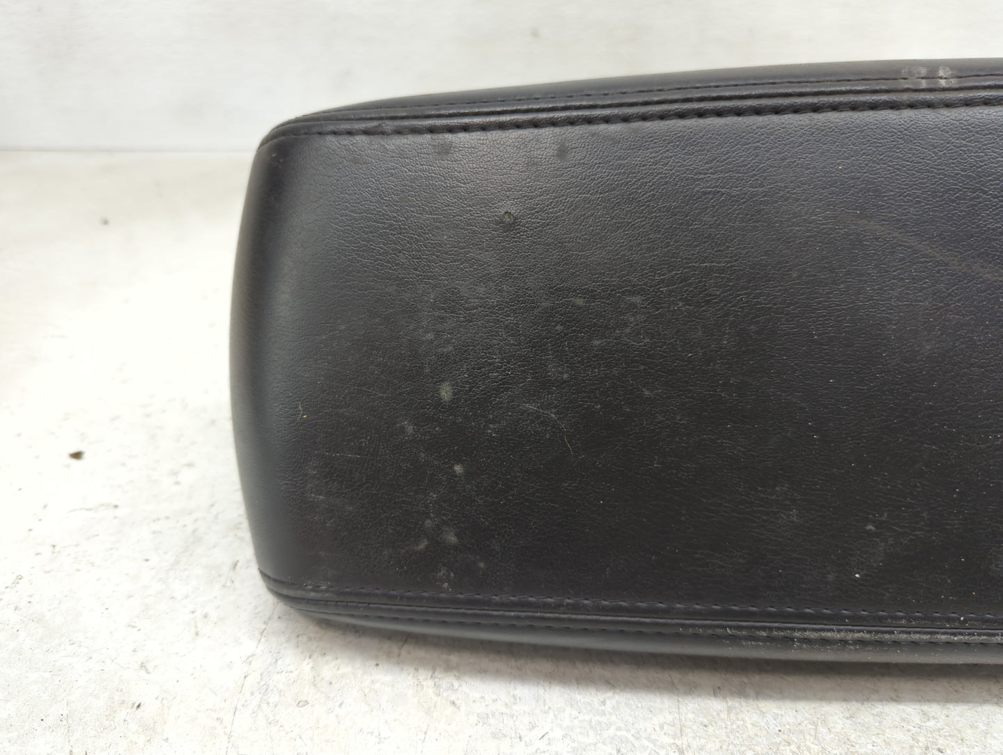 2007-2016 Chevrolet Impala Center Console Armrest Cover Lid Fits Fits 2007 2008 2009 2010 2011 2012 2013 2014 2015 2016 OEM 