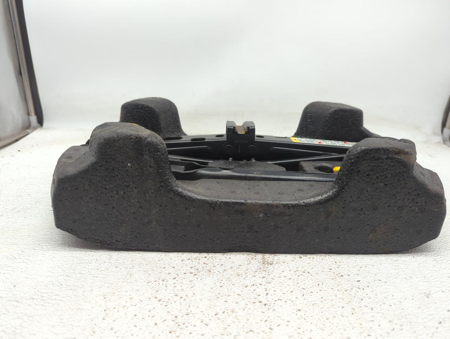 2009 Chevrolet Impala Spare Scissor Car Jack - Oemusedautoparts1.com