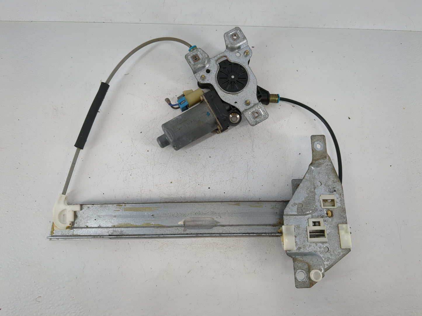 2003-2005 Chevrolet Impala Passenger Rear Right Power Window Motor - Oemusedautoparts1.com