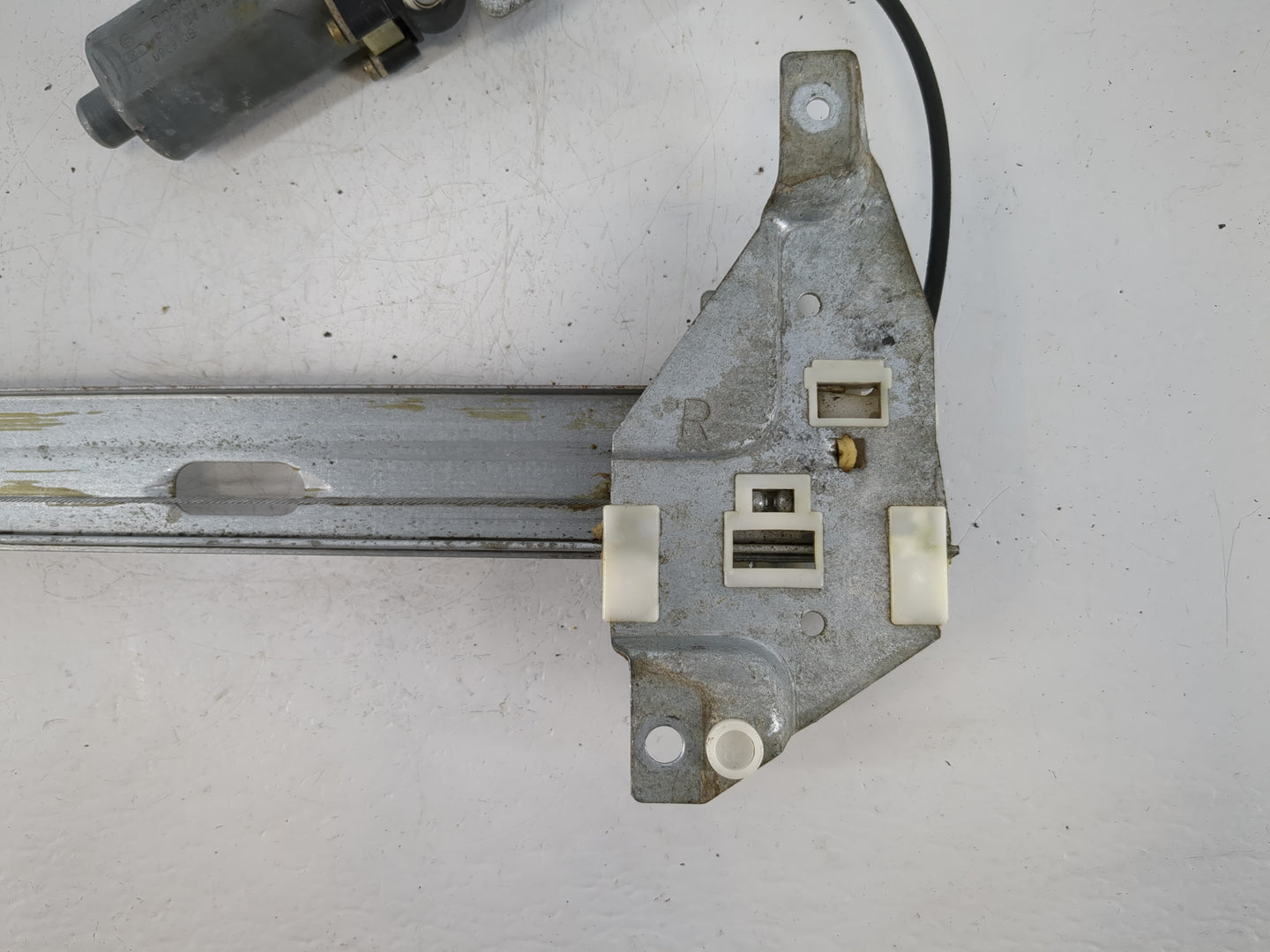 2003-2005 Chevrolet Impala Passenger Rear Right Power Window Motor - Oemusedautoparts1.com