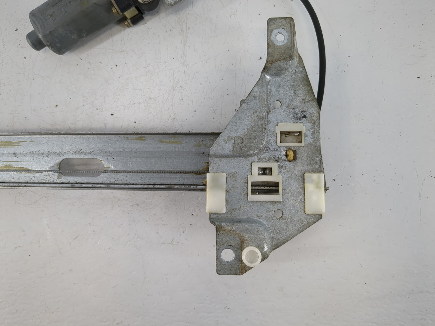 2003-2005 Chevrolet Impala Passenger Rear Right Power Window Motor - Oemusedautoparts1.com