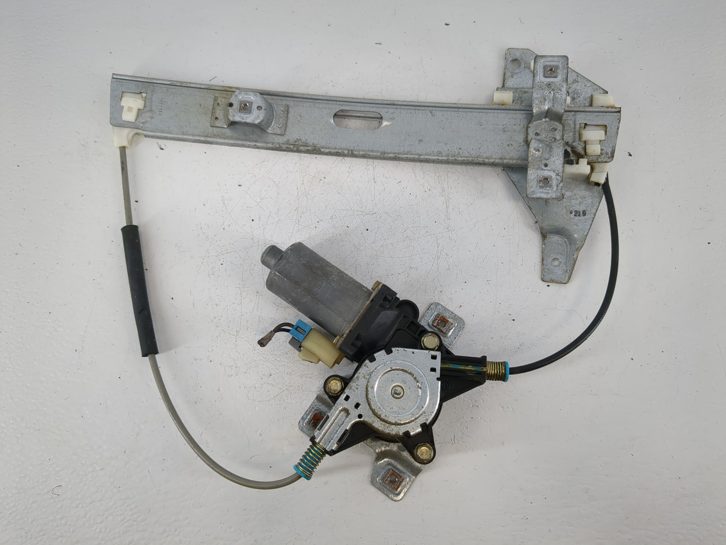 2003-2005 Chevrolet Impala Passenger Rear Right Power Window Motor - Oemusedautoparts1.com